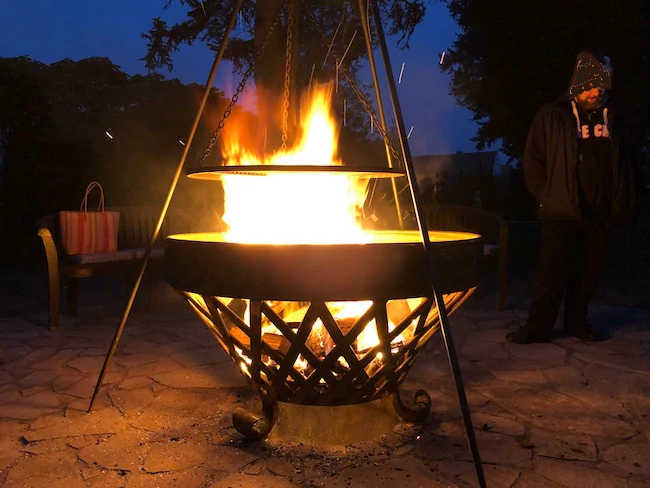 Die Große geflochtene Feuerschale