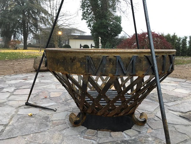 Die Große geflochtene Feuerschale