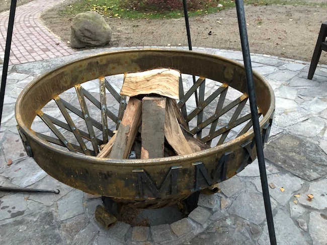 Die Große geflochtene Feuerschale